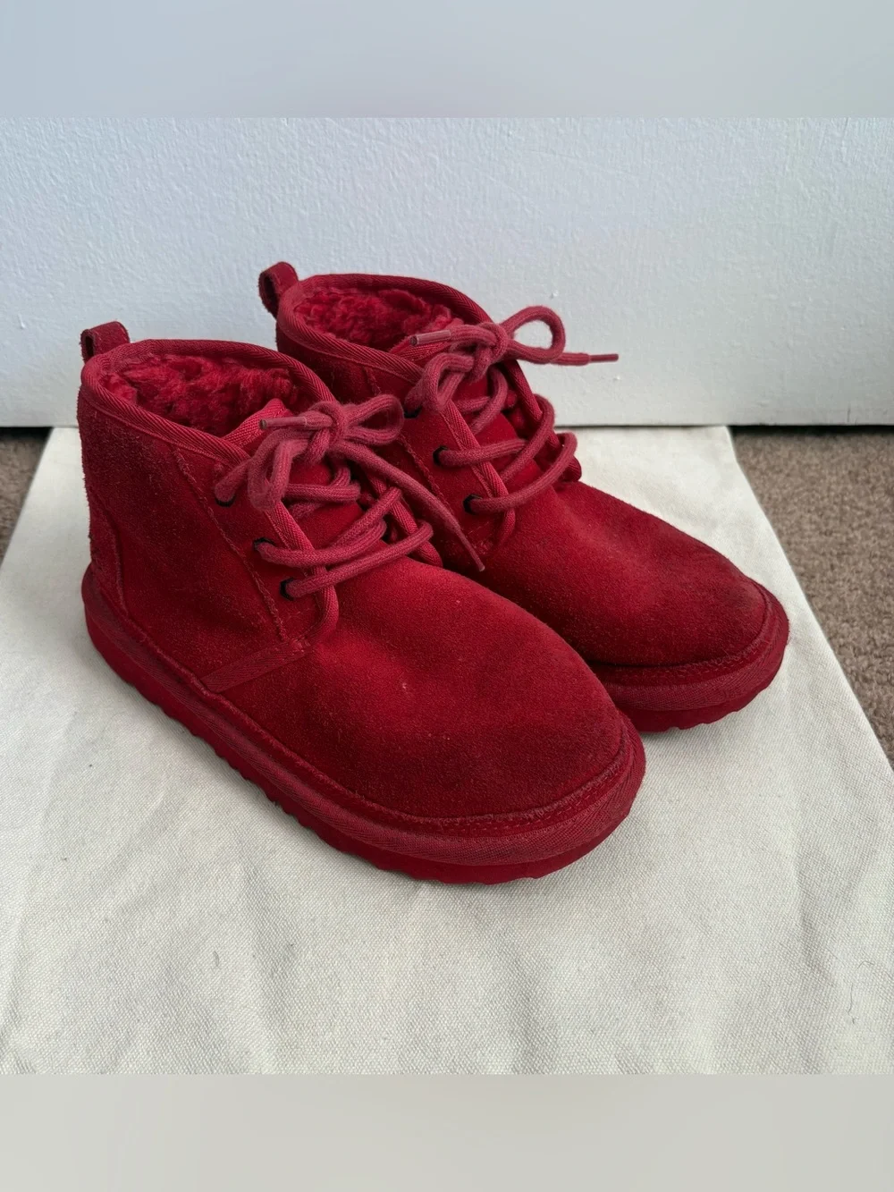 UGG Neumel II Unisex Kids Samba Red Suede Chukka Lace-Up Ankle Boots US 2